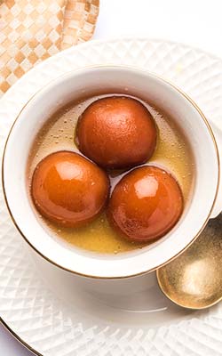 hm-Gulab-Jamun Dal Makhani